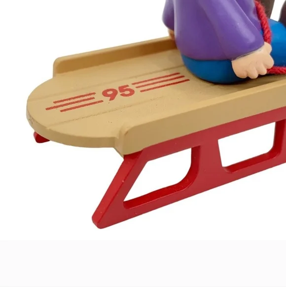 Vintage Hallmark Linus Sledding 1995 Christmas Ornament Peanuts Gang QX5059 - Picture 6 of 7